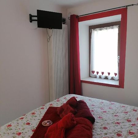 וינדיו Casa Vacanza La Rosa מראה חיצוני תמונה